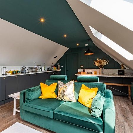 Stylish One Bedroom Cotswold Coach House Tetbury Exteriör bild