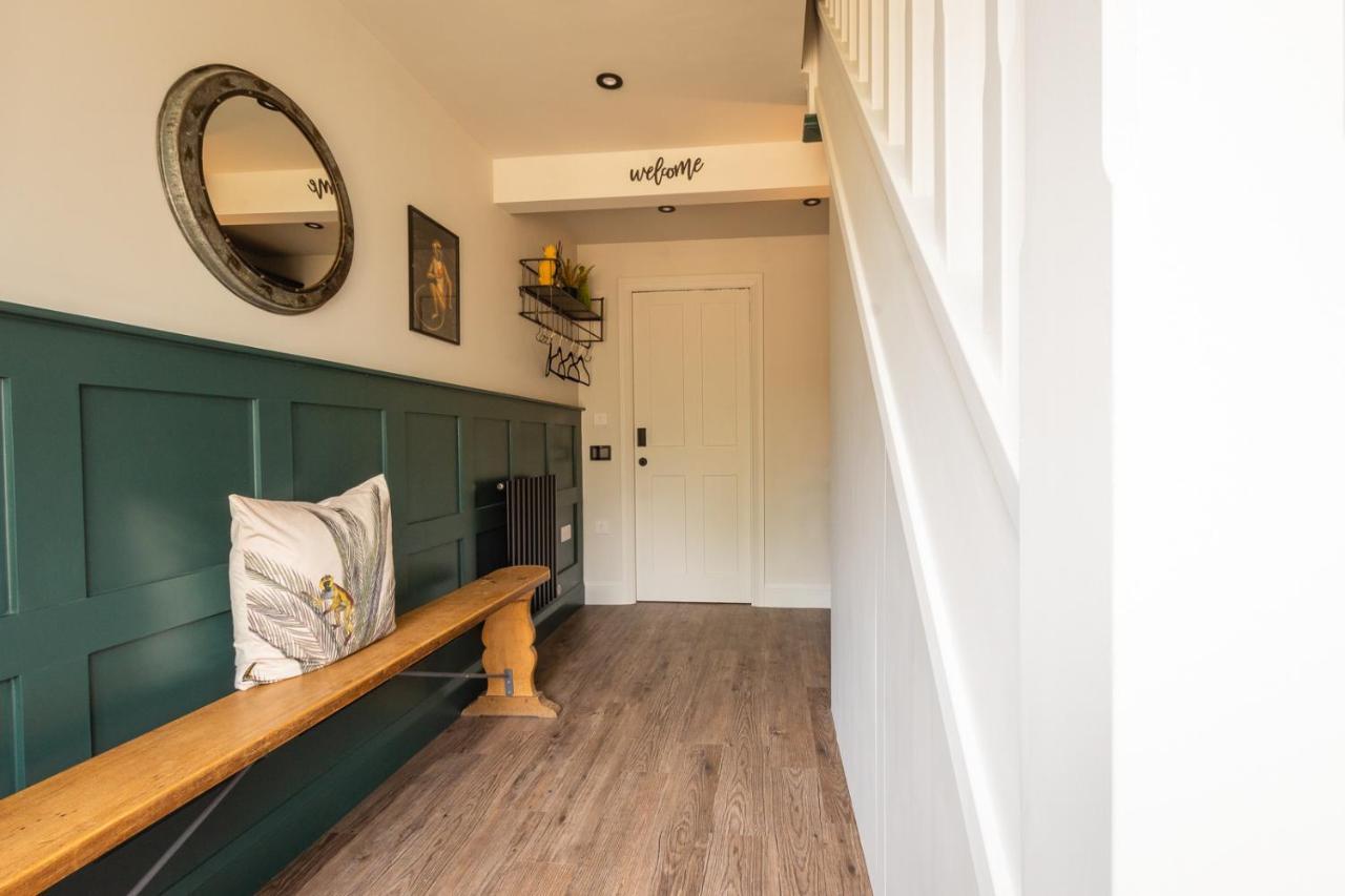 Stylish One Bedroom Cotswold Coach House Tetbury Exteriör bild