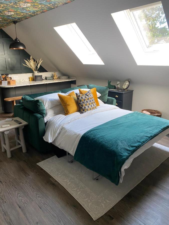 Stylish One Bedroom Cotswold Coach House Tetbury Exteriör bild