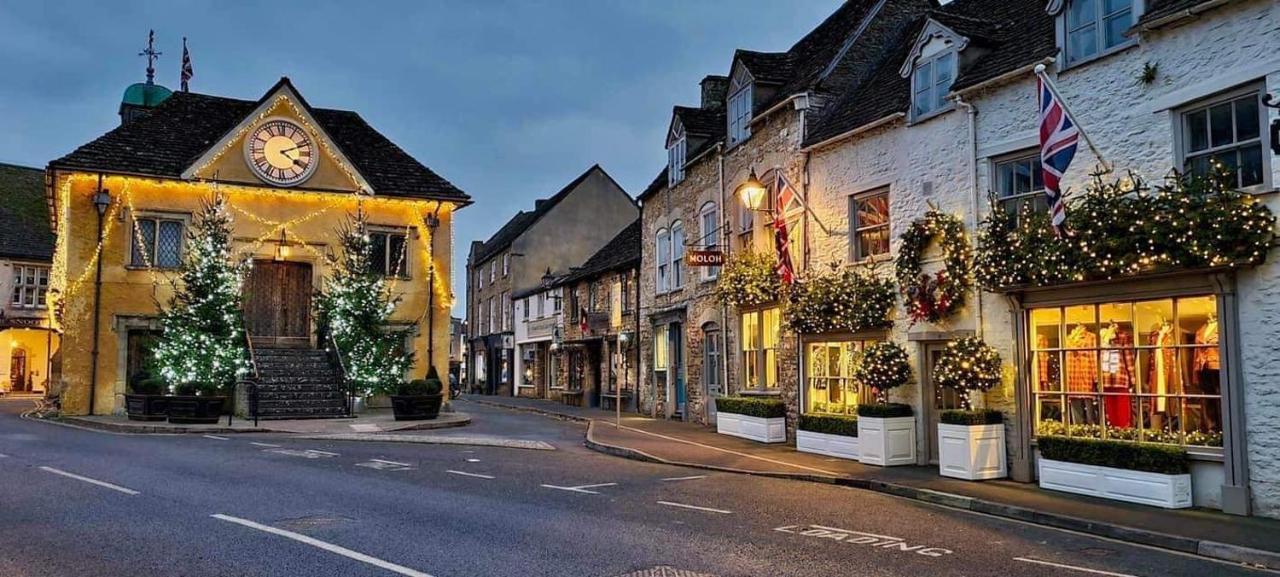 Stylish One Bedroom Cotswold Coach House Tetbury Exteriör bild