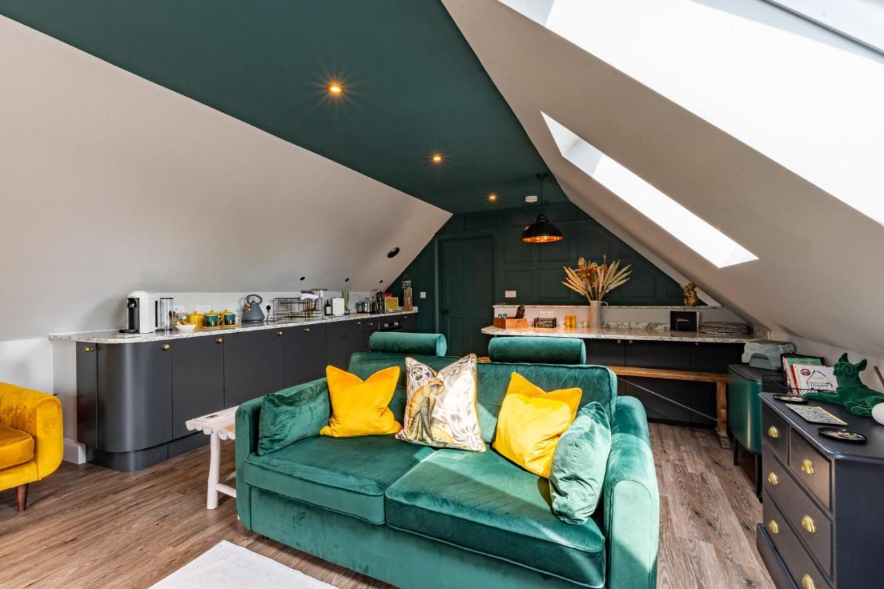 Stylish One Bedroom Cotswold Coach House Tetbury Exteriör bild