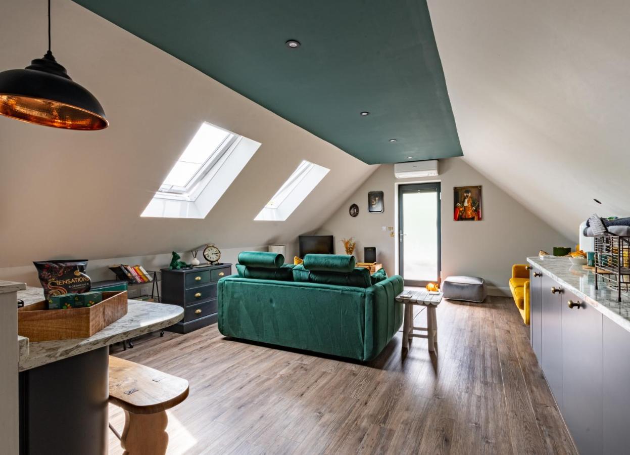 Stylish One Bedroom Cotswold Coach House Tetbury Exteriör bild